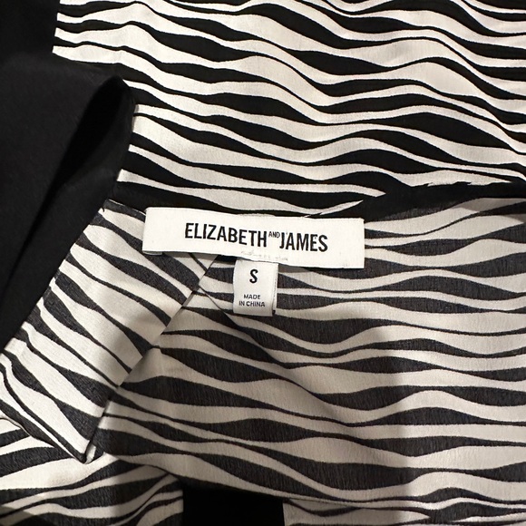Elizabeth and James Silk Blouse Size Small - Picture 8 of 8
